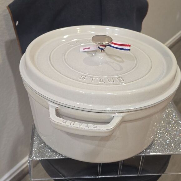 Staub Cast Iron 7QT Round Dutch Oven- White Truffle - Picture 12 of 14